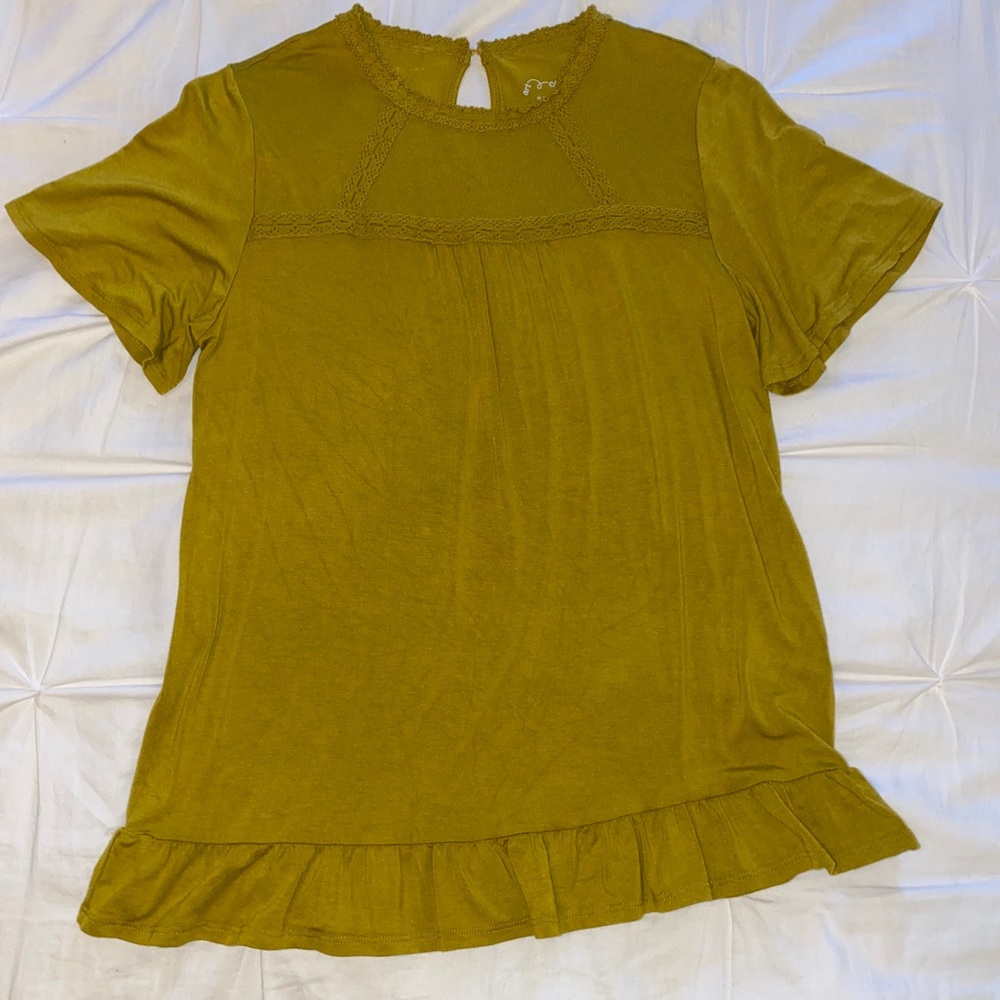 mustard short sleeve top!!